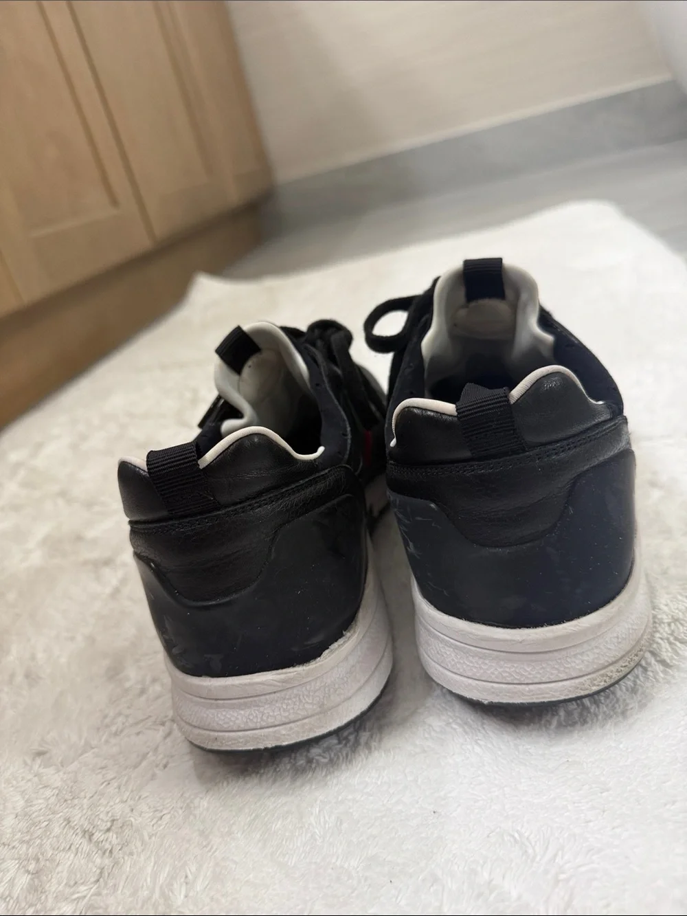 Gucci Black Men's Sneakers with Red & Green Stripe